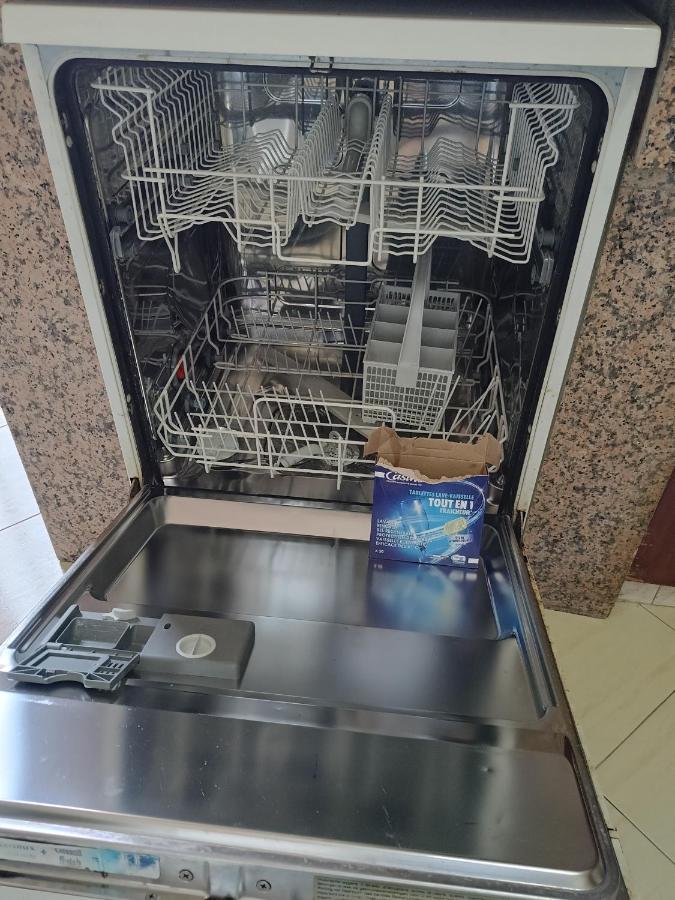 Appart Najia Au Centre Kenitra Avec Grande Terrasse Exterior foto